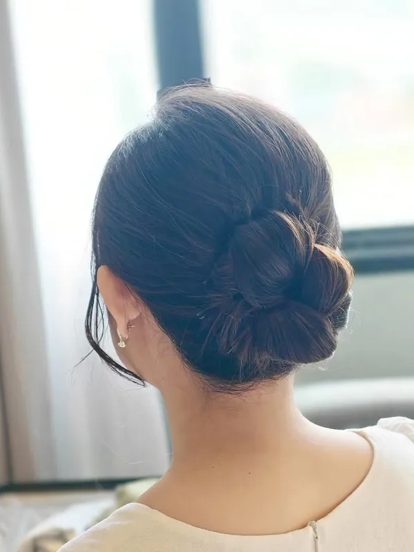 Smooth low chignon seen from behind, event hairstyling by THEENG, makeup artist in Kuantan