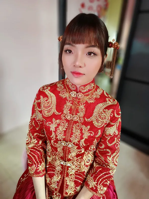 Qun Kua bridal makeup with see-through fringe and red-gold embroidery, by THEENG, Kuantan
