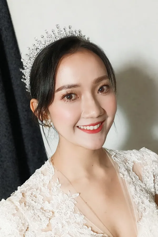 Soft glam bridal makeup with crystal tiara and lace gown, by THEENG, makeup artist in Kuantan