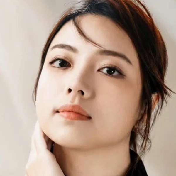 THEENG, bridal makeup artist at Famous Bridal Kuantan · 关丹新娘化妆师 THEENG