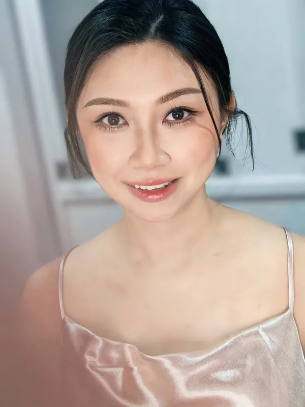Dewy glow makeup close-up with soft brown eyes and nude lip by THEENG, makeup artist in Kuantan