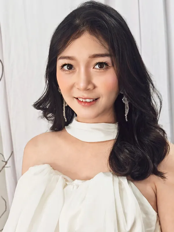 Soft Korean-style makeup with long waves and white scarf neckline, by THEENG, Kuantan