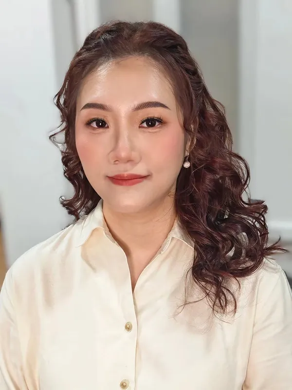 Soft natural makeup with defined brows and loose curls, by THEENG in Kuantan