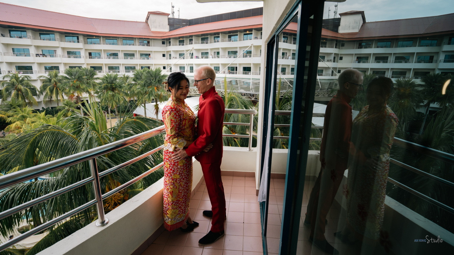 Michel & Yee Ning traditional Chinese wedding detail, guided portrait sequence frame 30, by Famous Bridal Kuantan
