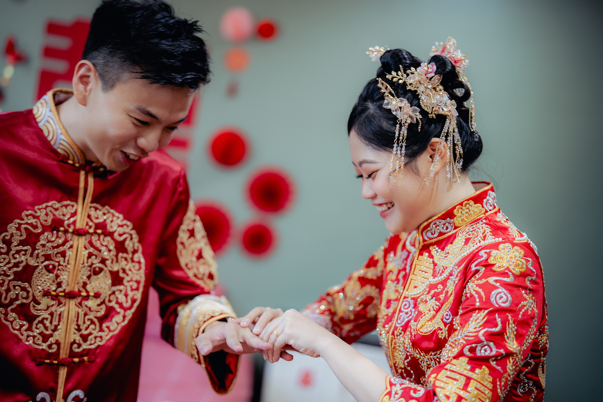 Song Run & Sue Xin bridal bouquet and gown detail, natural movement frame 37, by Famous Bridal Kuantan