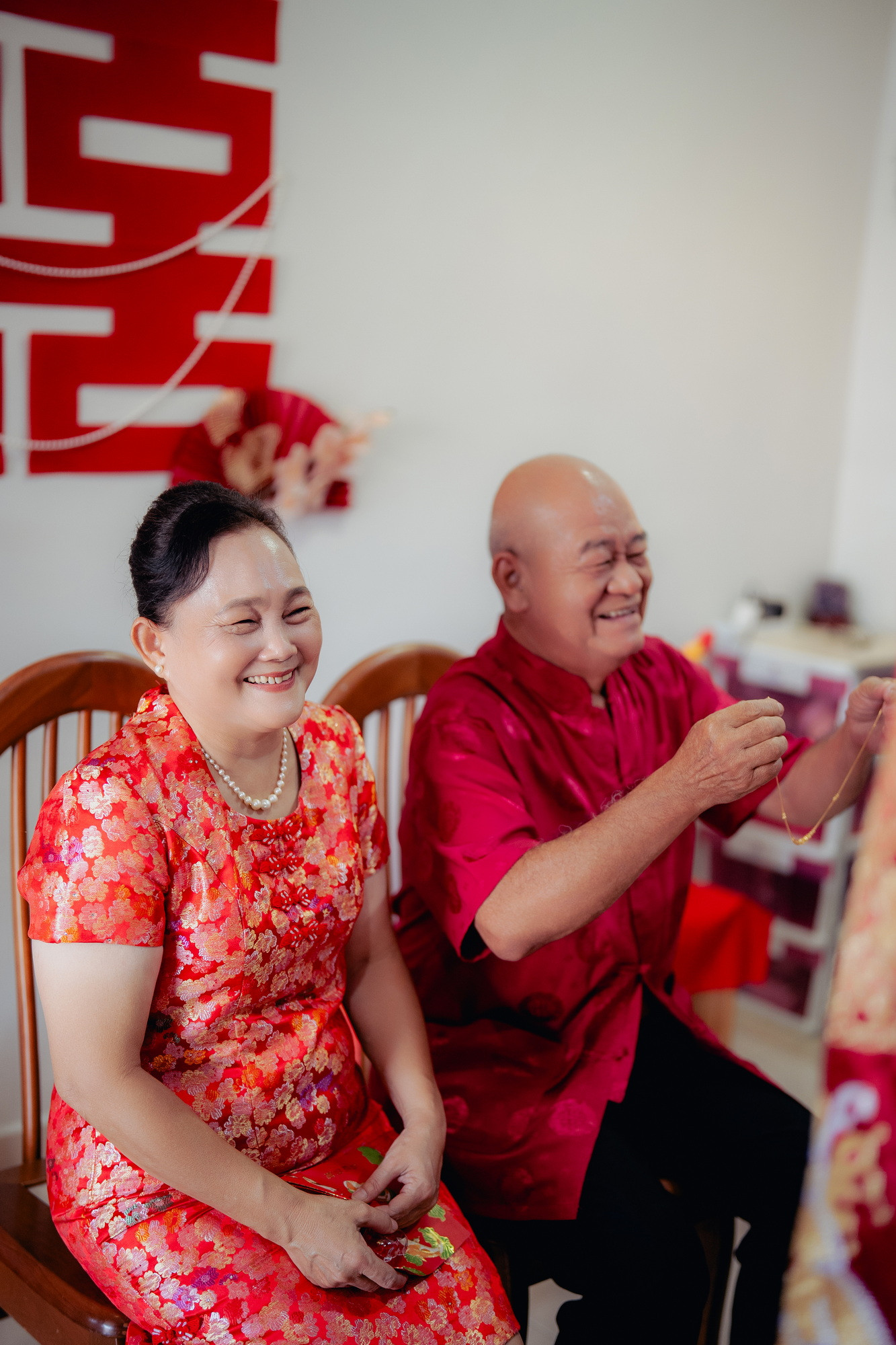 Song Run & Sue Xin bridal party group portrait, natural movement frame 45, by Famous Bridal Kuantan