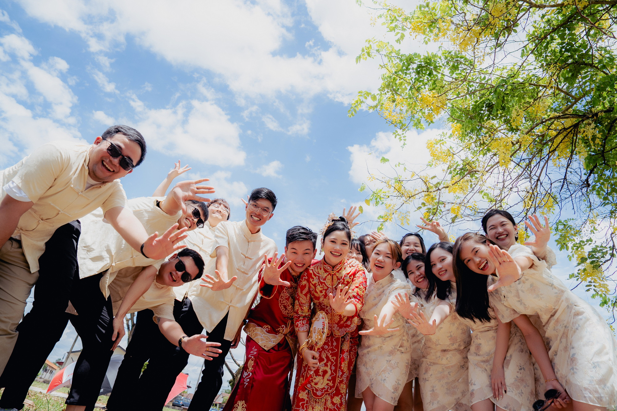 Song Run & Sue Xin bridal party group portrait, natural movement frame 125, by Famous Bridal Kuantan