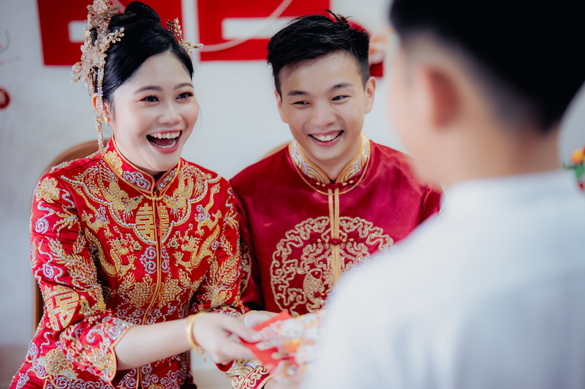 Song Run & Sue Xin wedding dinner celebration photo, guided portrait sequence frame 54, by Famous Bridal Kuantan