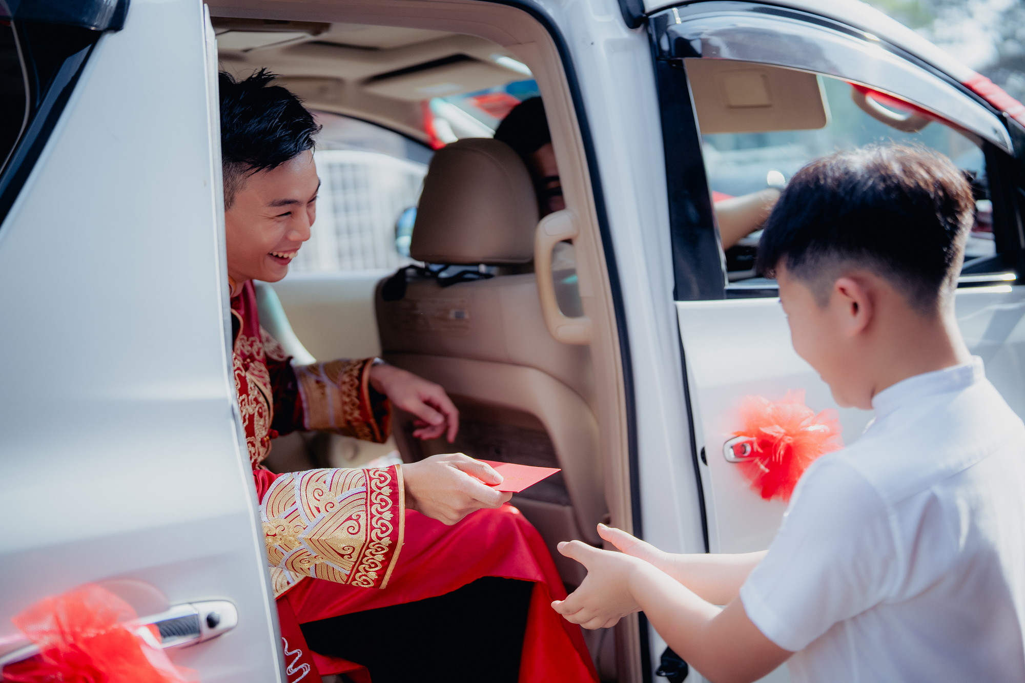 Song Run & Sue Xin documentary wedding moment, documentary transition frame 16, by Famous Bridal Kuantan