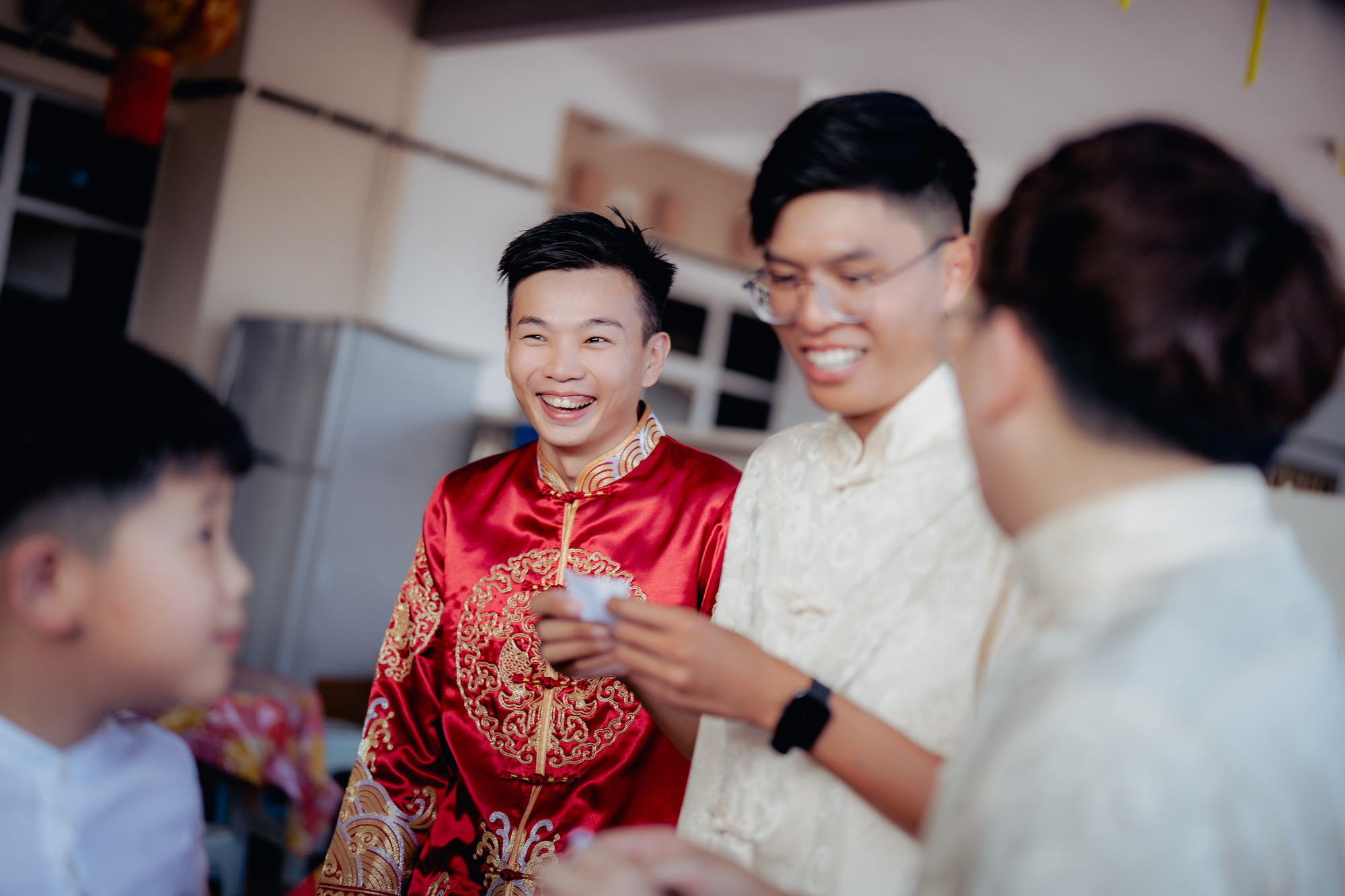 Song Run & Sue Xin guest candid wedding photo, quiet in-between moment frame 18, by Famous Bridal Kuantan