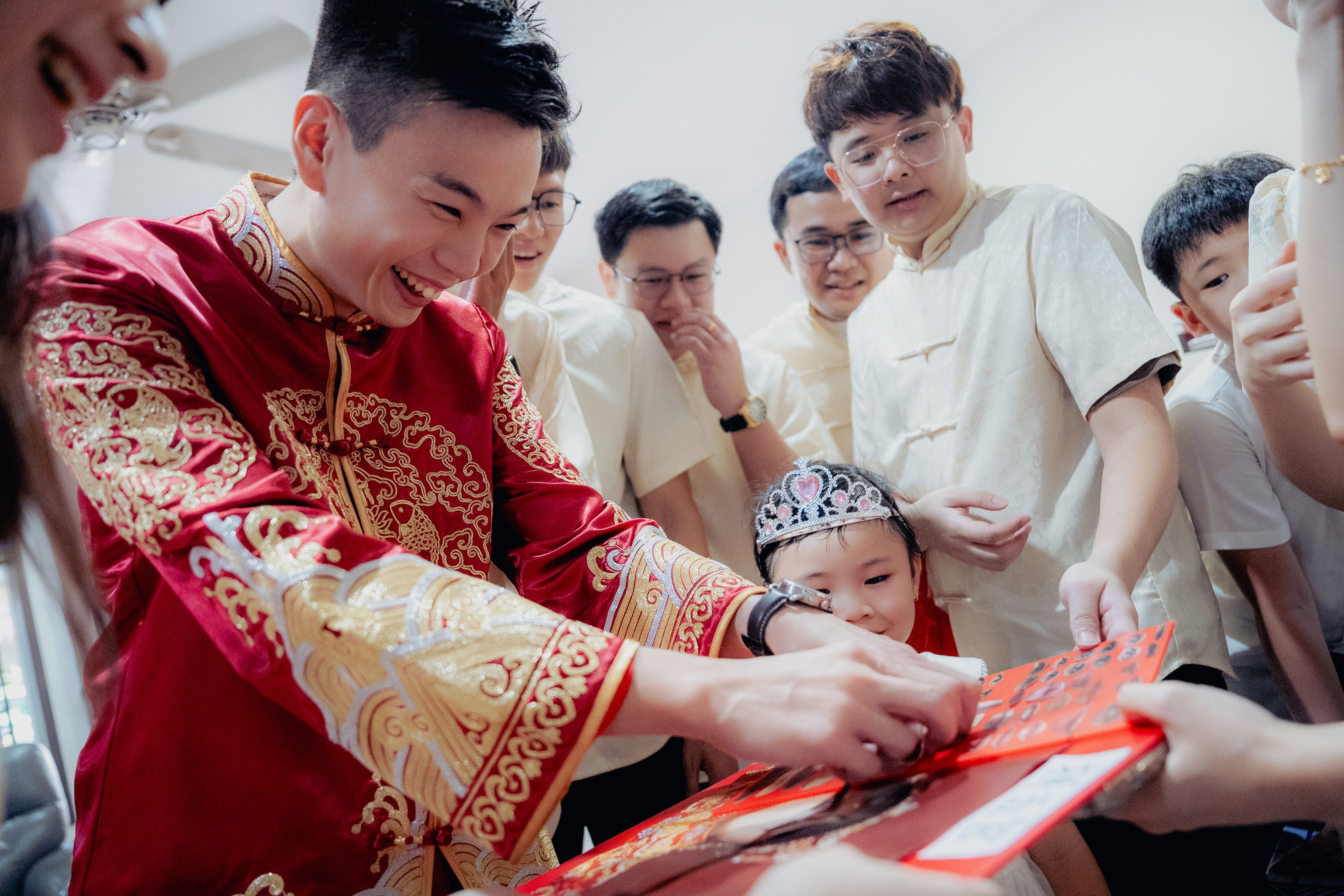 Song Run & Sue Xin guest candid wedding photo, quiet in-between moment frame 98, by Famous Bridal Kuantan