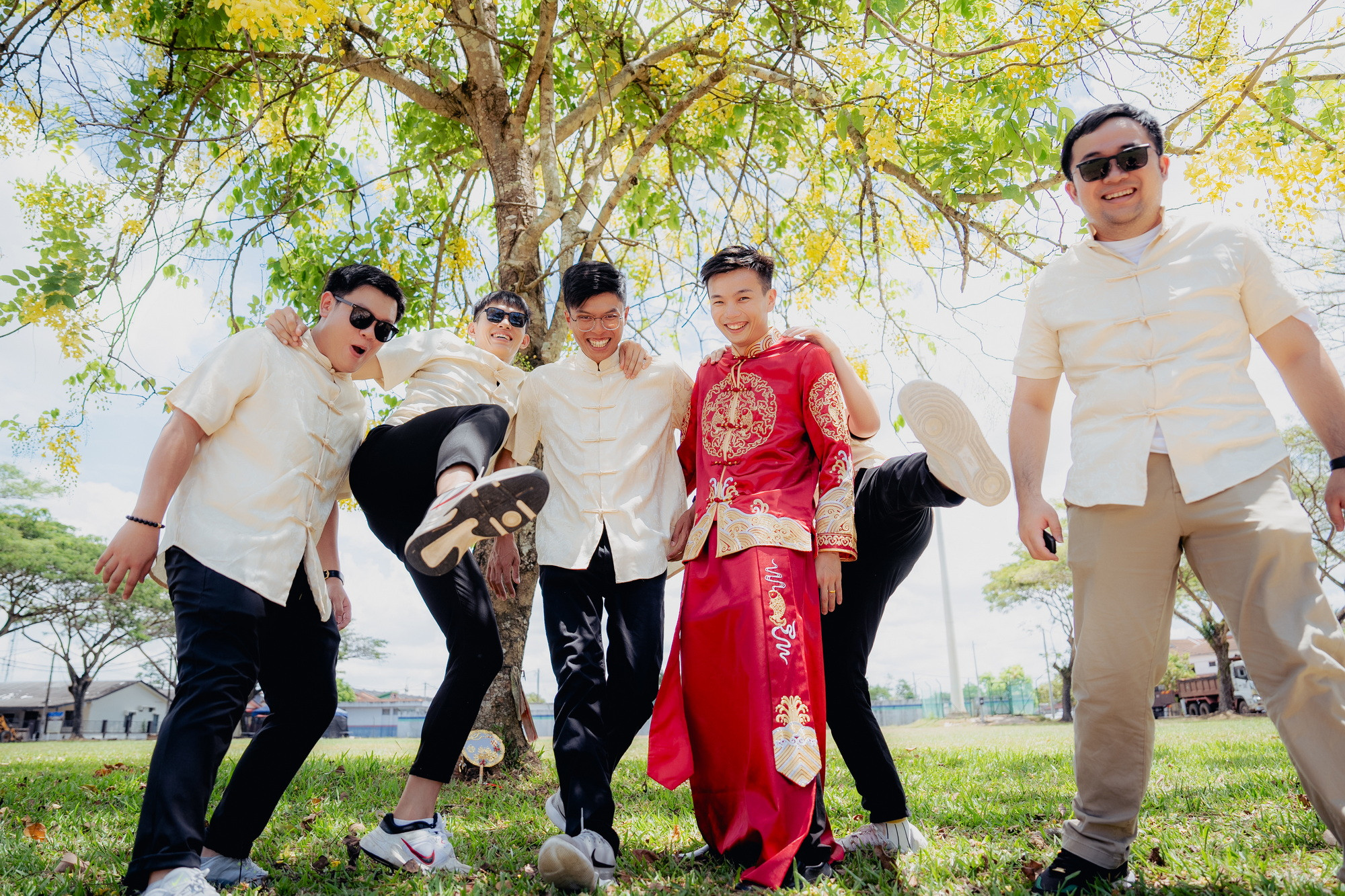 Song Run & Sue Xin guest candid wedding photo, quiet in-between moment frame 138, by Famous Bridal Kuantan