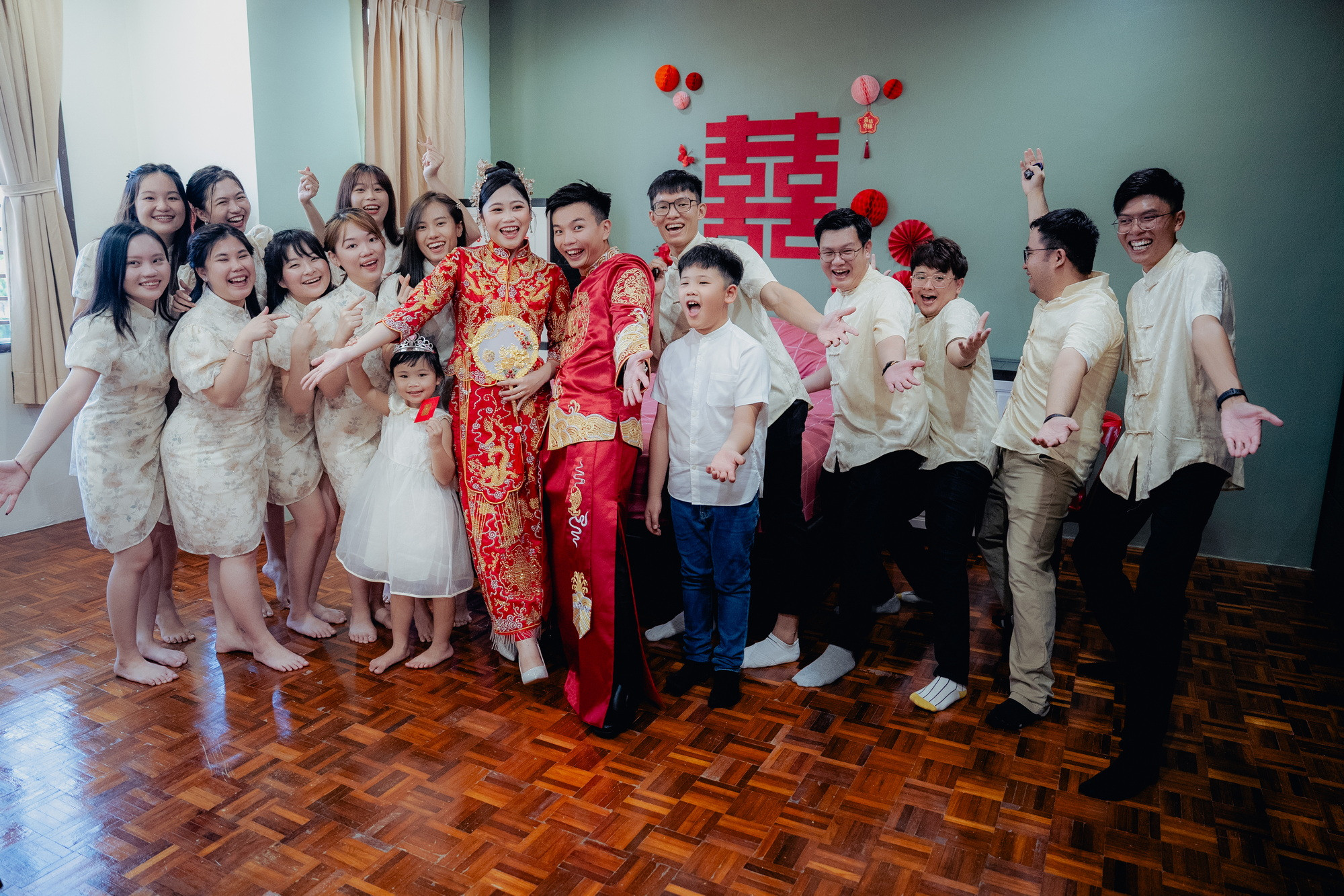 Song Run & Sue Xin natural bride and groom portrait, guided portrait sequence frame 102, by Famous Bridal Kuantan