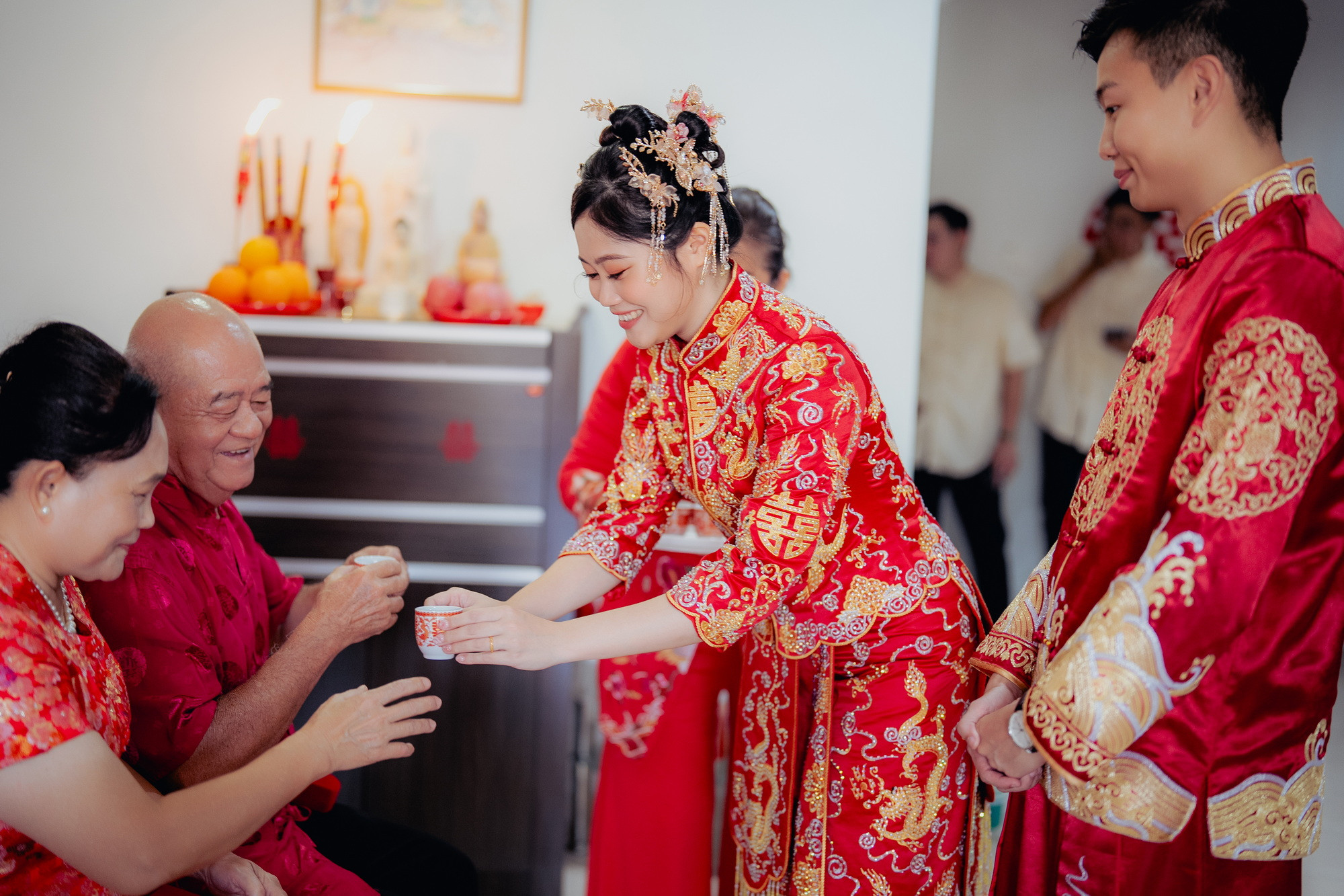 Song Run & Sue Xin opening wedding-day documentary moment, story opener frame 41, by Famous Bridal Kuantan
