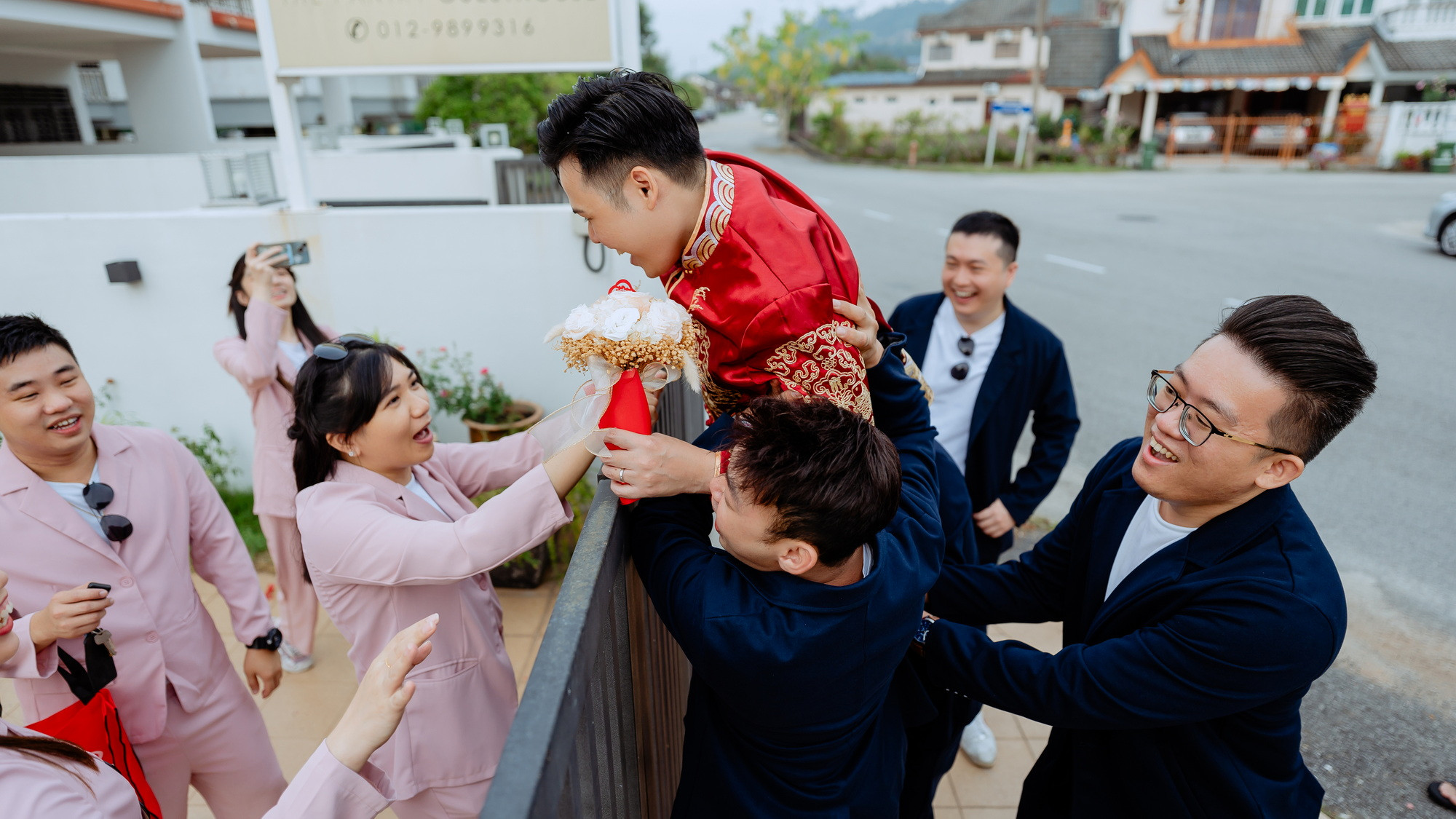 Su Leng & Sook Yin wedding dinner celebration photo, quiet in-between moment frame 34, by Famous Bridal Kuantan