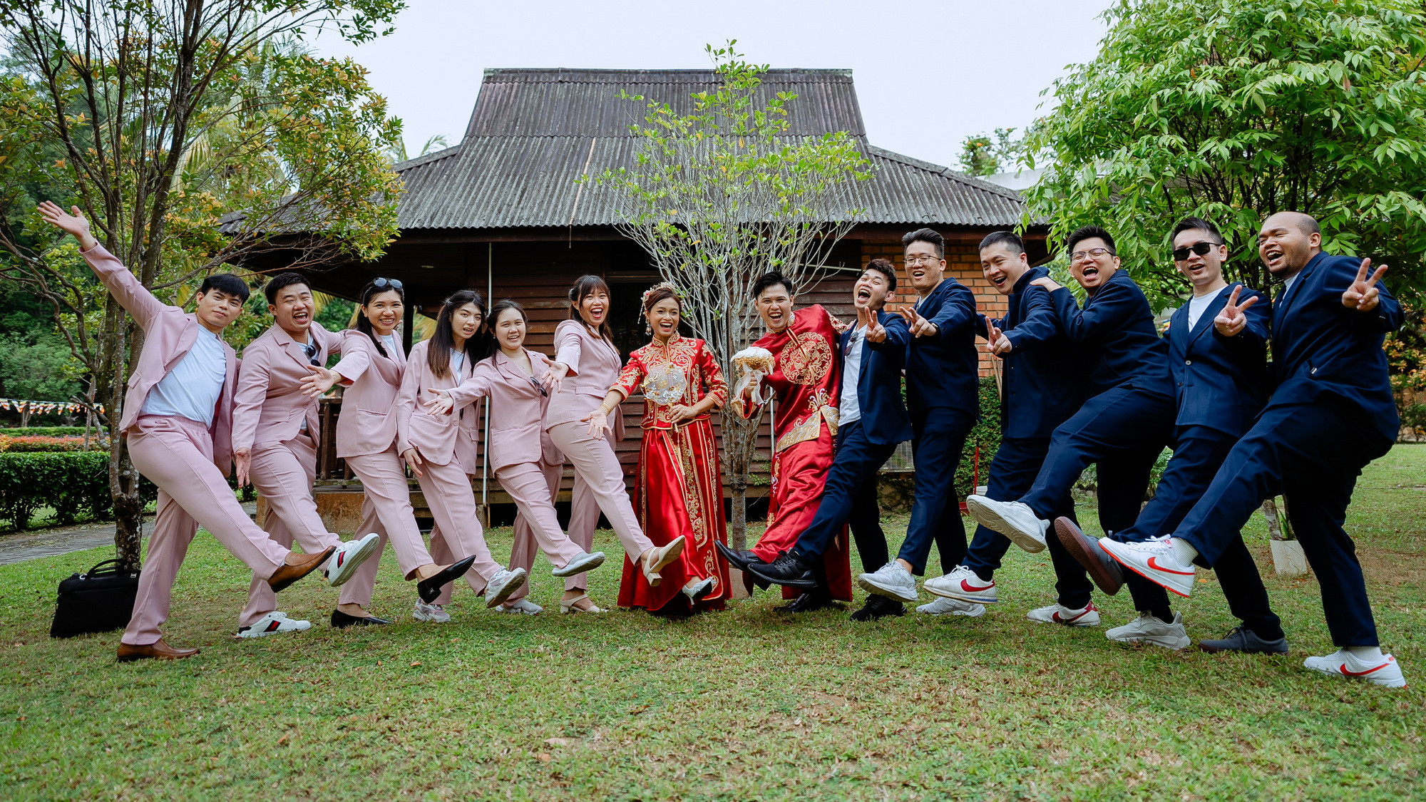 Su Leng & Sook Yin wedding dinner celebration photo, quiet in-between moment frame 74, by Famous Bridal Kuantan