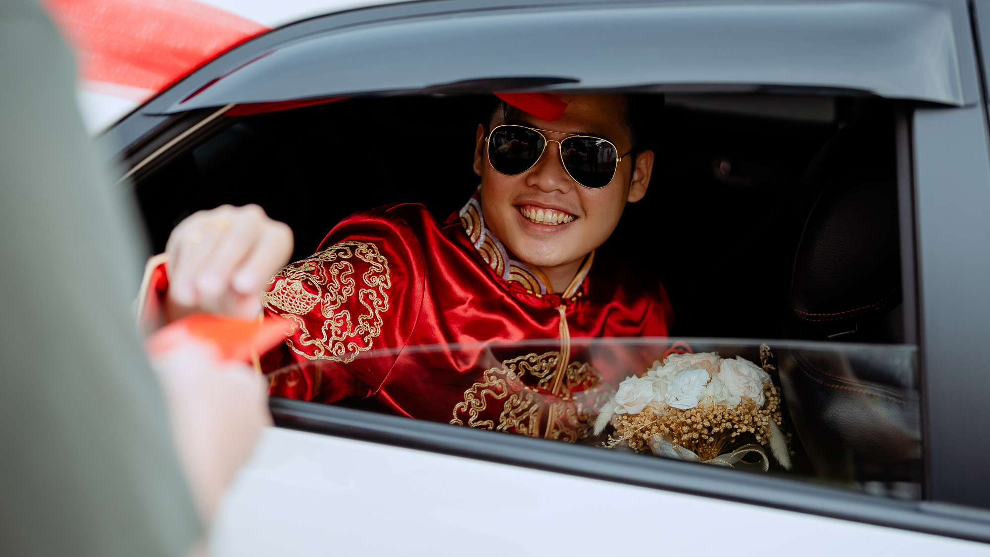 Su Leng & Sook Yin traditional Chinese wedding detail, guided portrait sequence frame 30, by Famous Bridal Kuantan