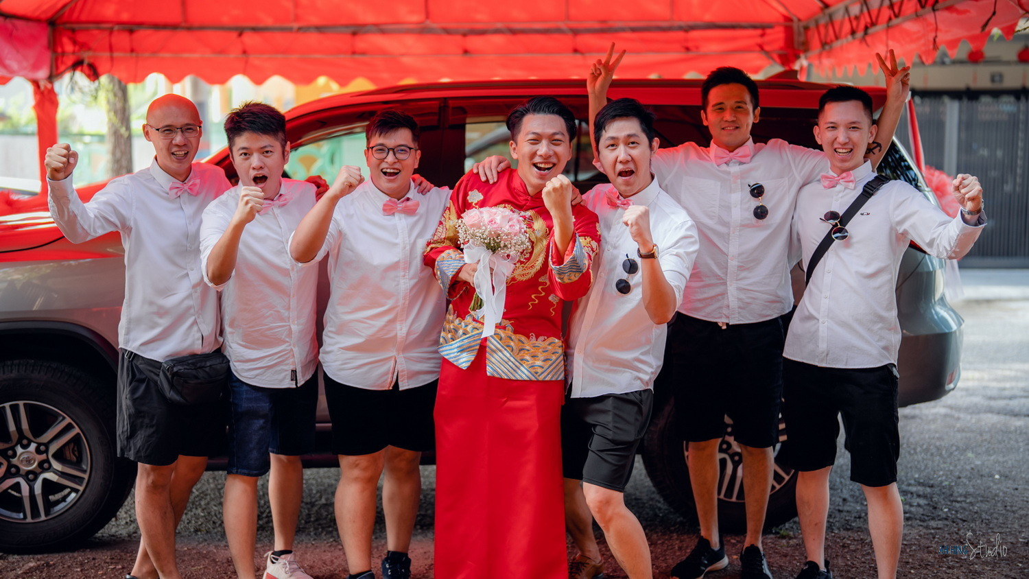 Wuh Hou & Sze Minn wedding dinner celebration photo, guided portrait sequence frame 14, by Famous Bridal Kuantan