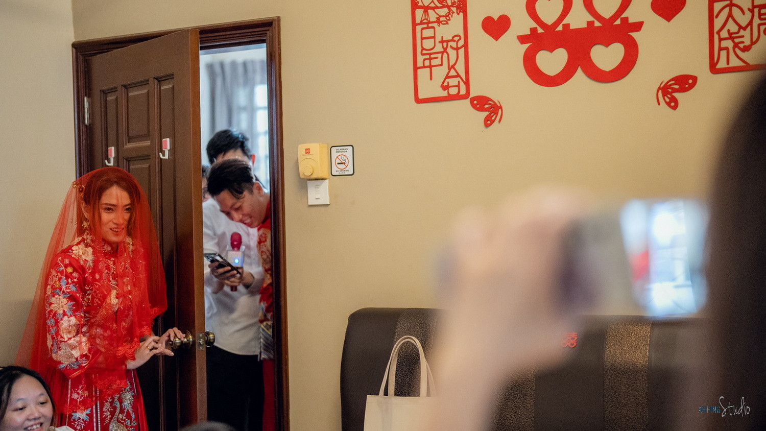 Wuh Hou & Sze Minn traditional Chinese wedding detail, quiet in-between moment frame 50, by Famous Bridal Kuantan
