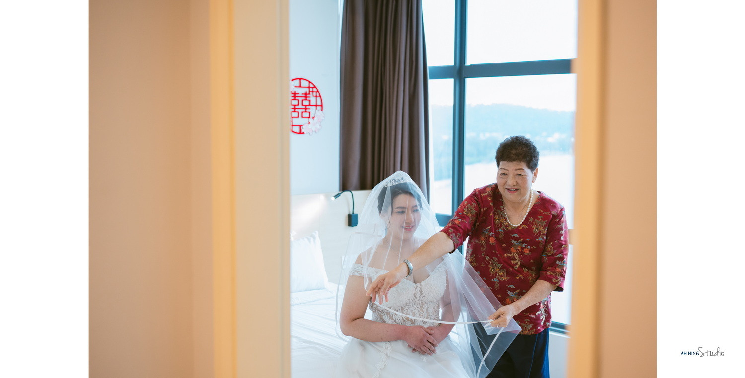 Yit Loong & Diana bridal bouquet and gown detail, story opener frame 17, by Famous Bridal Kuantan