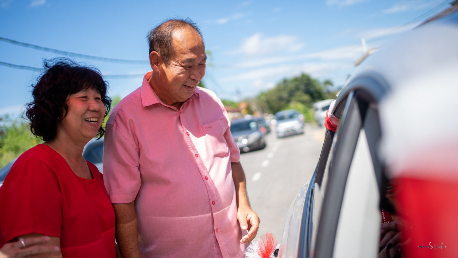 Zhen Hui & May Lee family blessing wedding portrait, quiet in-between moment frame 106, by Famous Bridal Kuantan