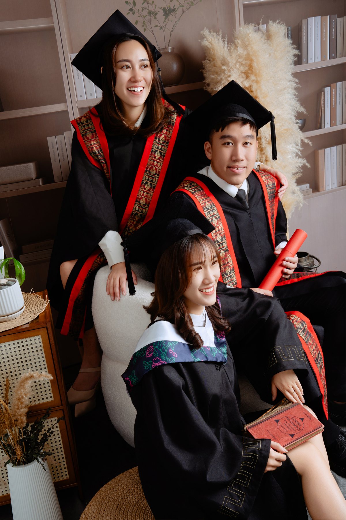 Graduate portrait with siblings and family in studio