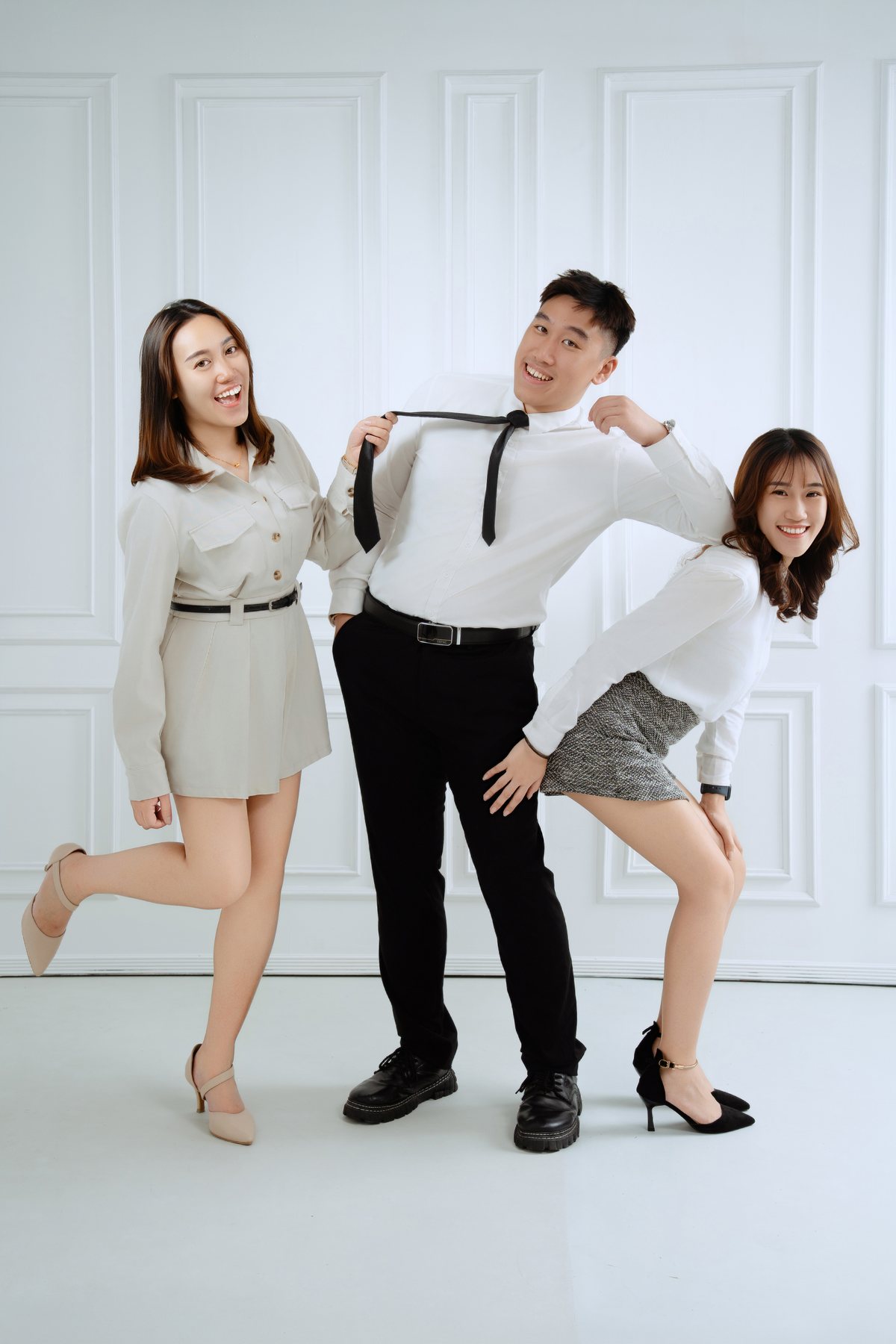 Casual family portrait for Kuantan graduate returning home