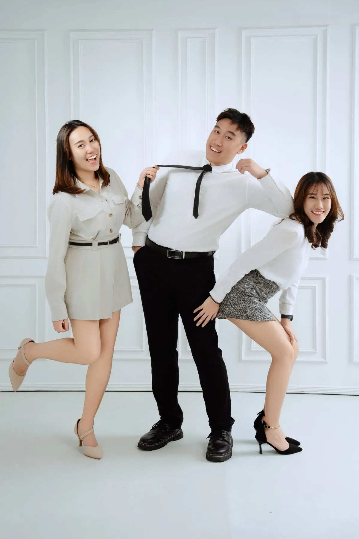 Casual family portrait for Kuantan graduate returning home