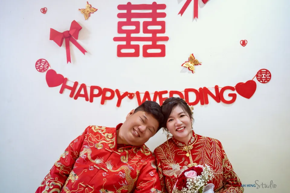 Chang Hong & Siew Nee candid wedding celebration moment, story opener frame 09, by Famous Bridal Kuantan