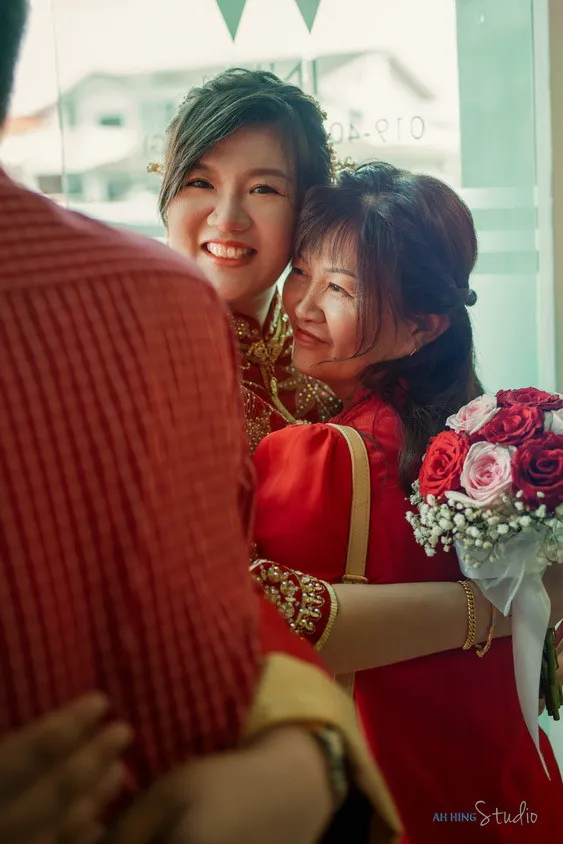 Chang Hong & Siew Nee opening wedding-day documentary moment, story opener frame 01, by Famous Bridal Kuantan