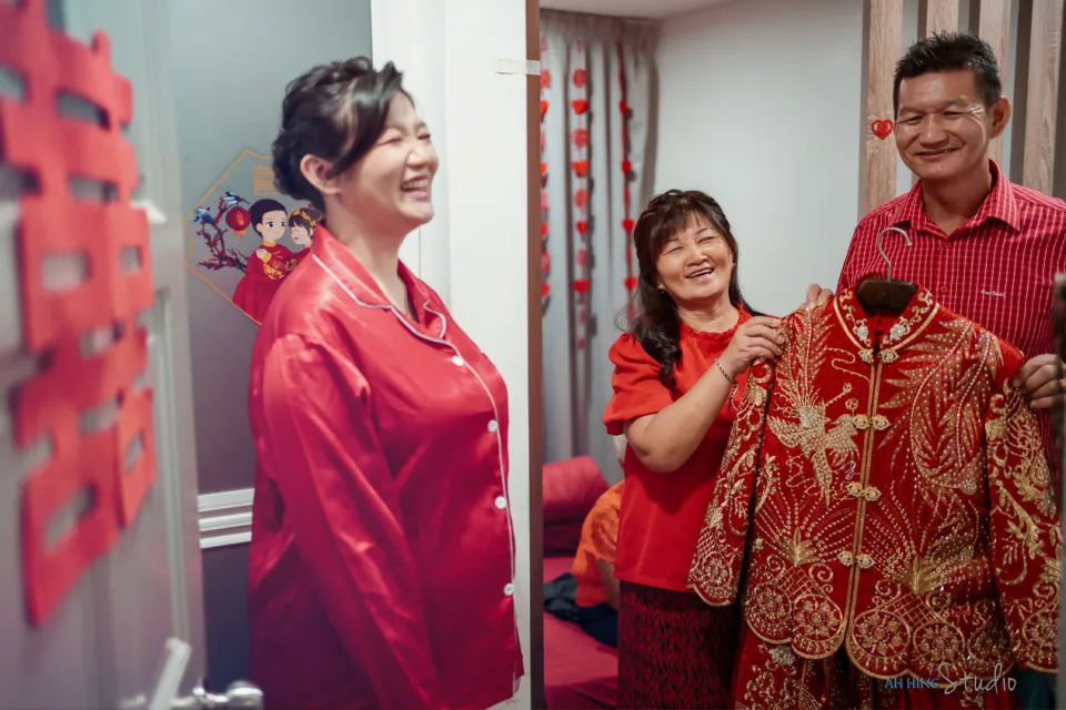 Chang Hong & Siew Nee quiet couple portrait on wedding day, family memory frame 11, by Famous Bridal Kuantan