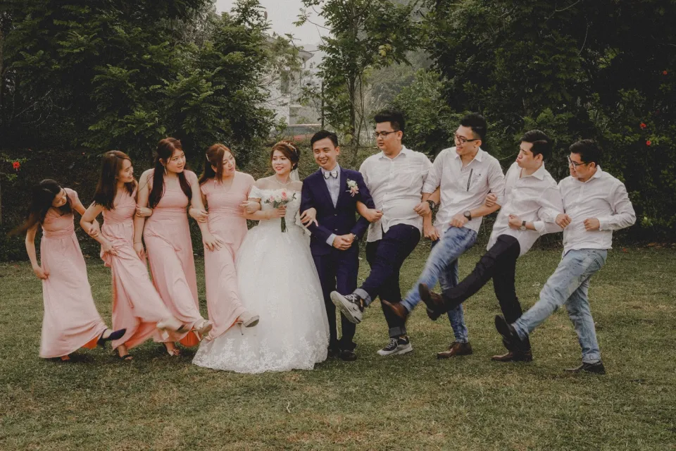 Guo Hao & Chee Ling bridal bouquet and gown detail, story opener frame 17, by Famous Bridal Kuantan