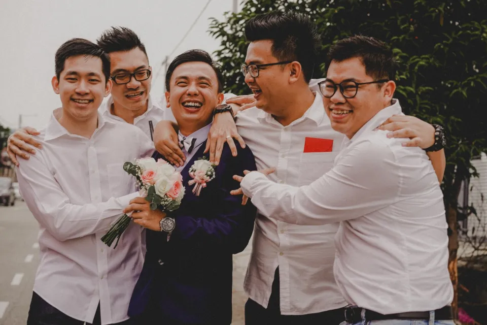 Guo Hao & Chee Ling bridal party group portrait, natural movement frame 05, by Famous Bridal Kuantan