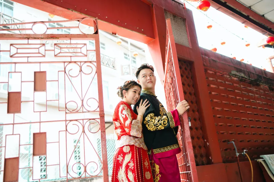 Jhonny & Michele natural bride and groom portrait, guided portrait sequence frame 22, by Famous Bridal Kuantan