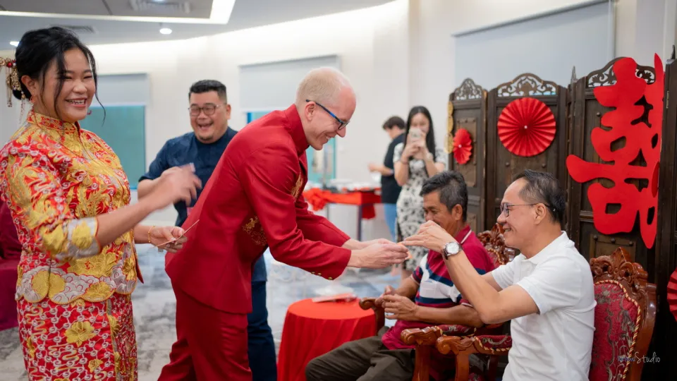 Michel & Yee Ning traditional Chinese wedding detail, quiet in-between moment frame 50, by Famous Bridal Kuantan