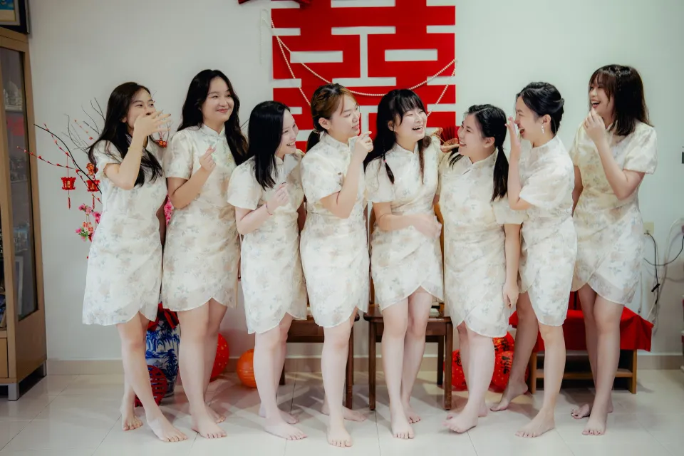 Song Run & Sue Xin bridal party group portrait, natural movement frame 05, by Famous Bridal Kuantan