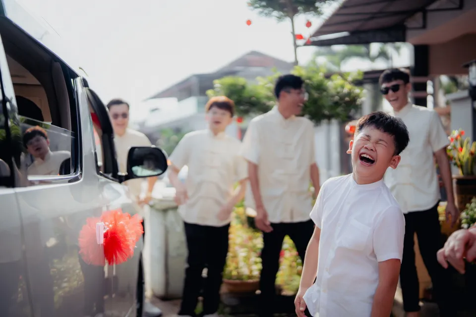 Song Run & Sue Xin wedding dinner celebration photo, guided portrait sequence frame 14, by Famous Bridal Kuantan