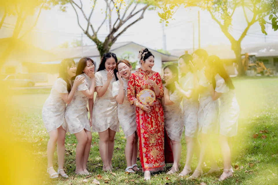 Song Run & Sue Xin family blessing wedding portrait, guided portrait sequence frame 86, by Famous Bridal Kuantan