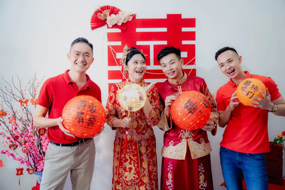 Song Run & Sue Xin family blessing wedding portrait, quiet in-between moment frame 106, by Famous Bridal Kuantan