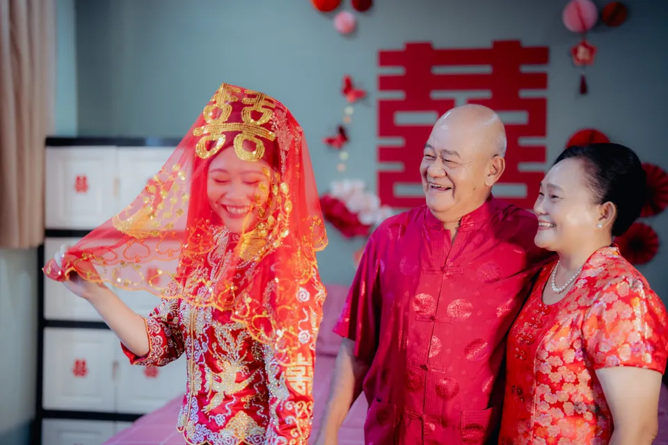 Song Run & Sue Xin groom preparation photography, natural movement frame 13, by Famous Bridal Kuantan
