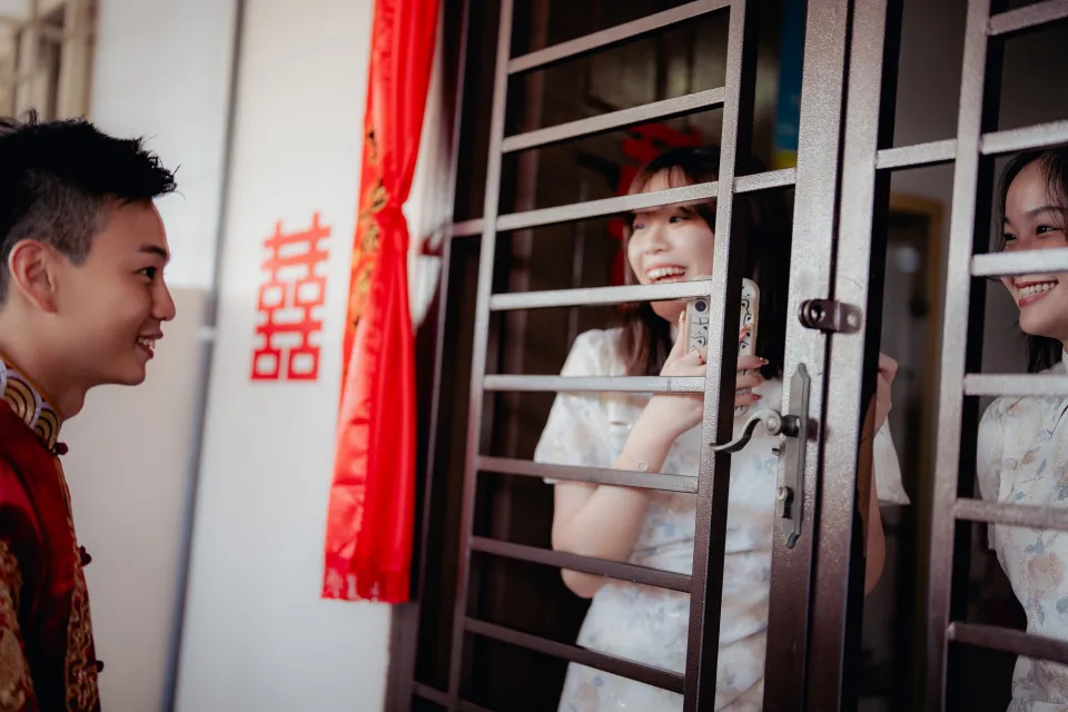 Song Run & Sue Xin wedding morning ceremony moment, documentary transition frame 24, by Famous Bridal Kuantan