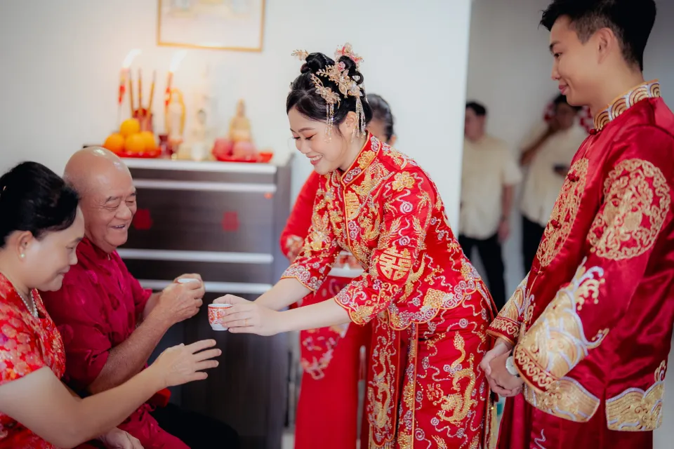 Song Run & Sue Xin opening wedding-day documentary moment, story opener frame 41, by Famous Bridal Kuantan
