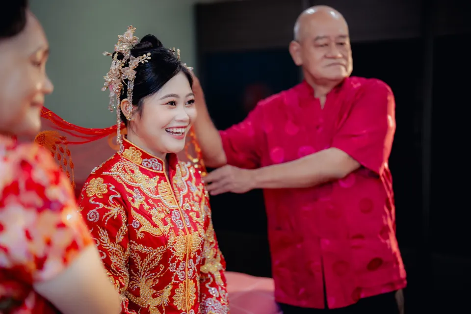 Song Run & Sue Xin quiet couple portrait on wedding day, family memory frame 11, by Famous Bridal Kuantan
