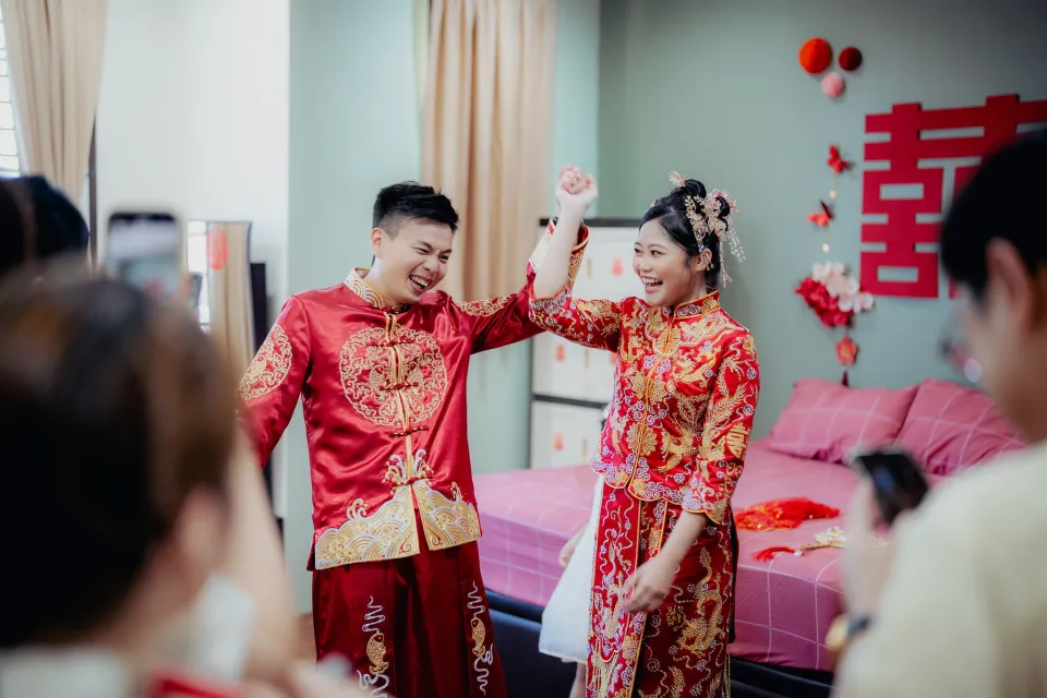 Song Run & Sue Xin romantic wedding couple portrait, documentary transition frame 40, by Famous Bridal Kuantan