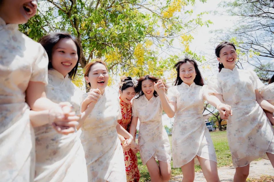 Song Run & Sue Xin romantic wedding couple portrait, album detail frame 140, by Famous Bridal Kuantan