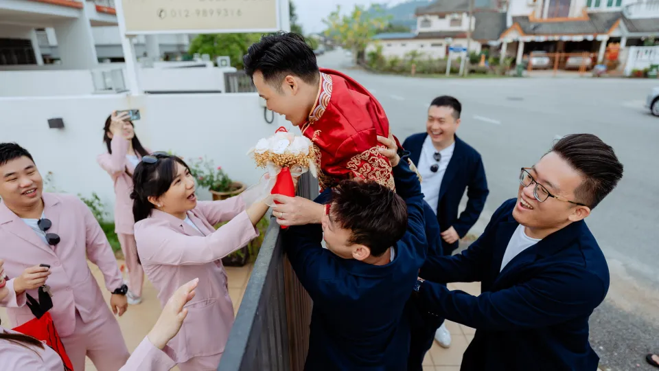 Su Leng & Sook Yin wedding dinner celebration photo, quiet in-between moment frame 34, by Famous Bridal Kuantan