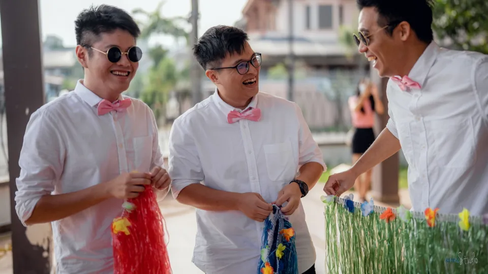 Wuh Hou & Sze Minn wedding gate-crash game moment, family memory frame 27, by Famous Bridal Kuantan