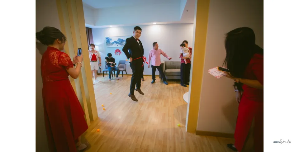 Yit Loong & Diana bride preparation photography, documentary transition frame 32, by Famous Bridal Kuantan