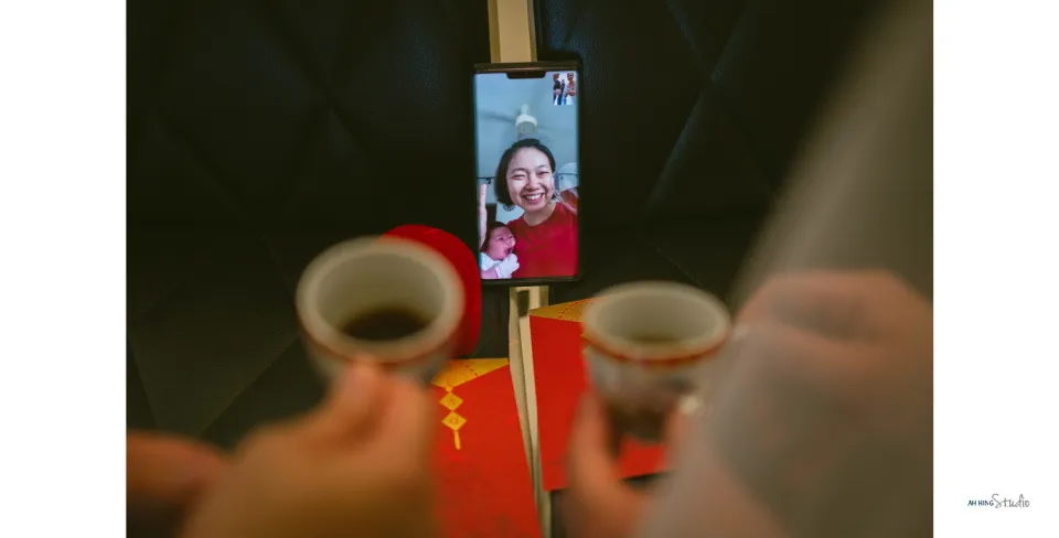 Yit Loong & Diana traditional Chinese wedding detail, quiet in-between moment frame 90, by Famous Bridal Kuantan