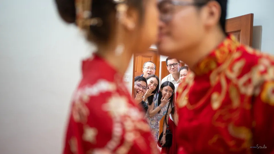 Zhen Hui & May Lee bridal bouquet and gown detail, natural movement frame 157, by Famous Bridal Kuantan